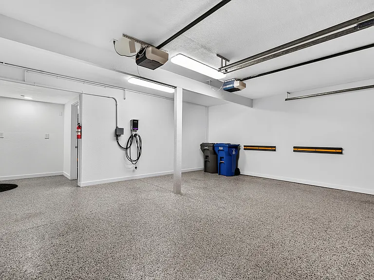 579 W Curling Dr — Photo 22
