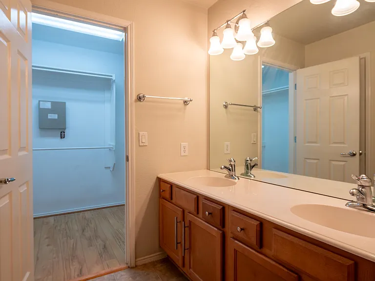 2225 Central Park Ln — Photo 11