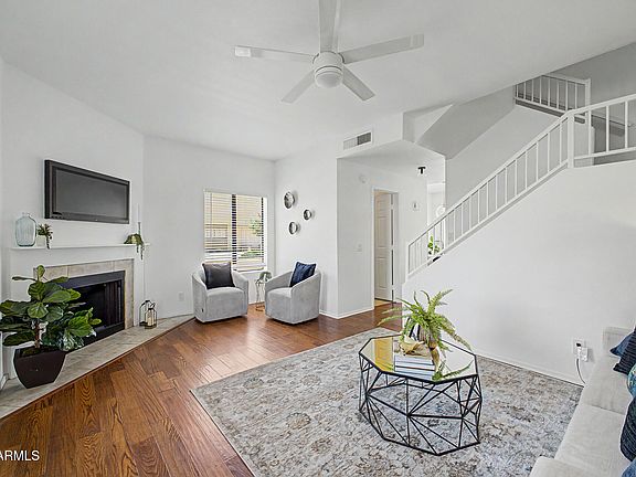2nd image of 1017 E MARYLAND Avenue #108