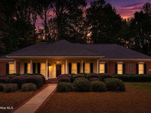 2nd image of 233 Kestwick Drive W