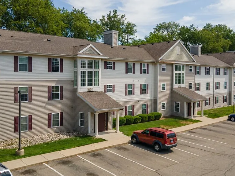 Arboretum Apartments — Photo 20