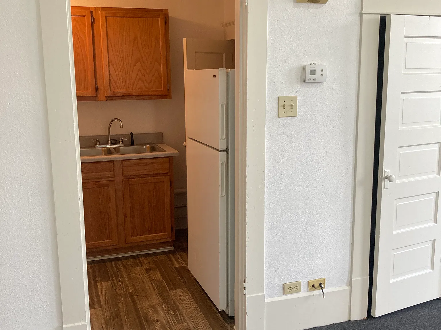 2 bed, 1000 sqft, $900 — Photo 2
