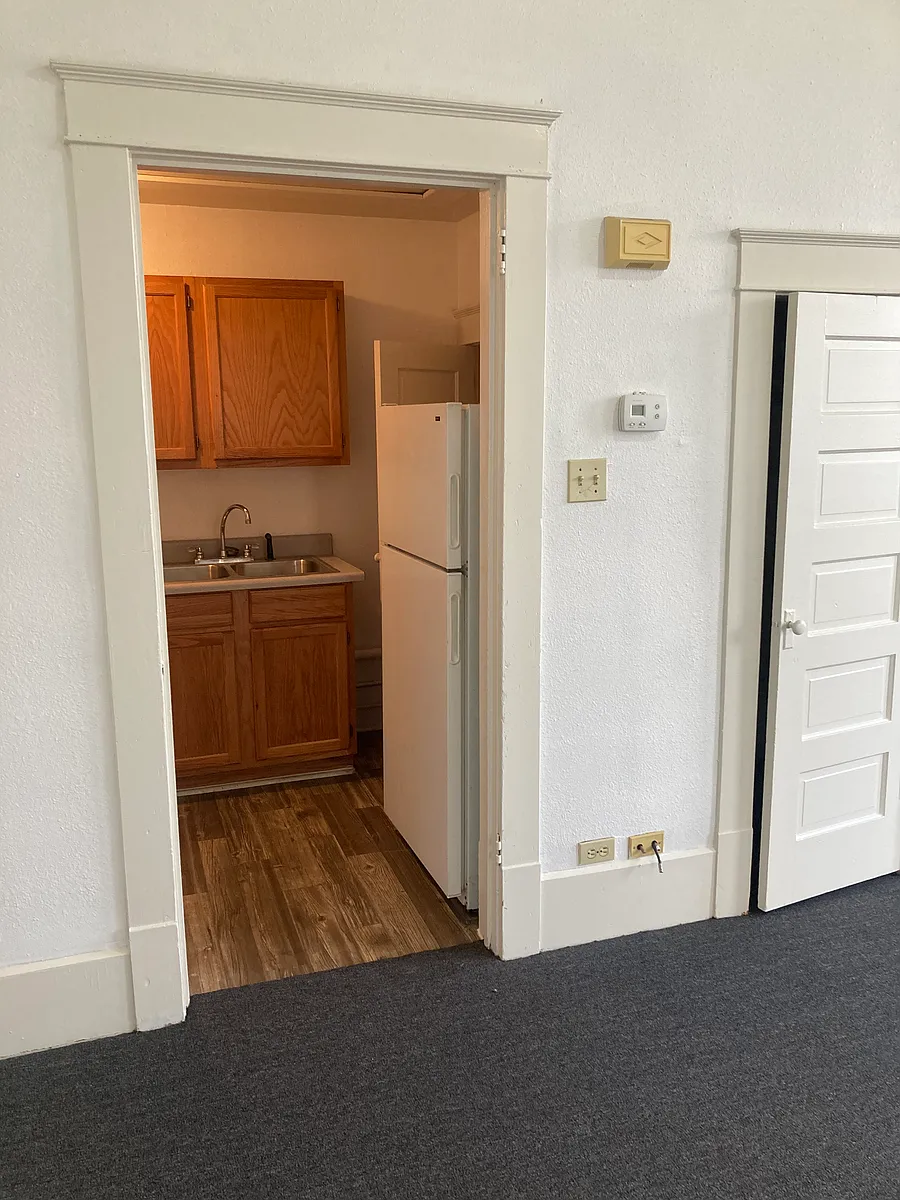Building Photo - 102 S Saint Charles St #C