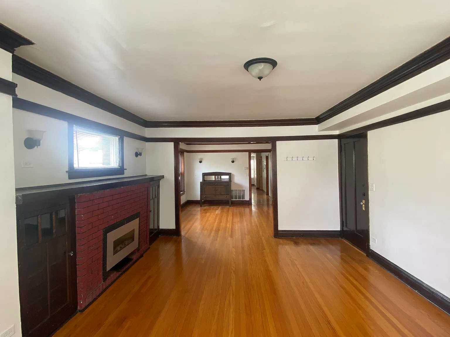 2 bed, 1400 sqft, $2,200 — Photo 2