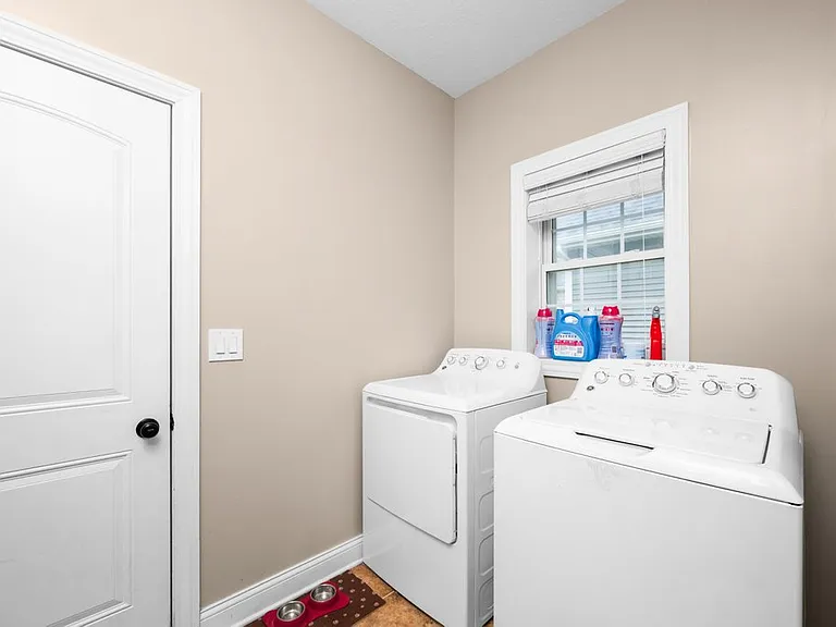 67 Cobblestone Ln — Photo 2