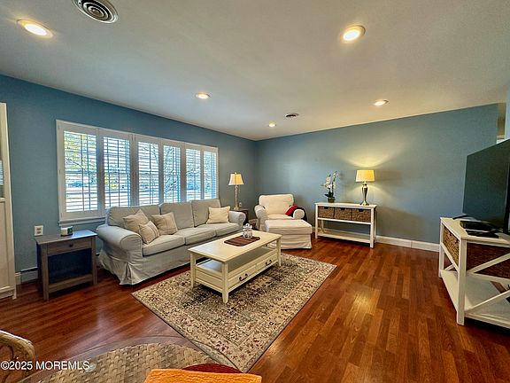 4th image of 22A Buckingham Drive
