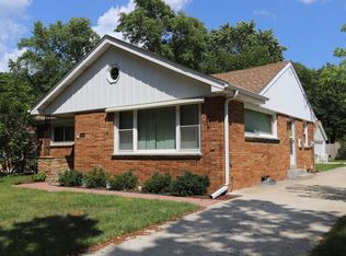 7532 N Mohawk Rd, Fox Pt, WI 53217