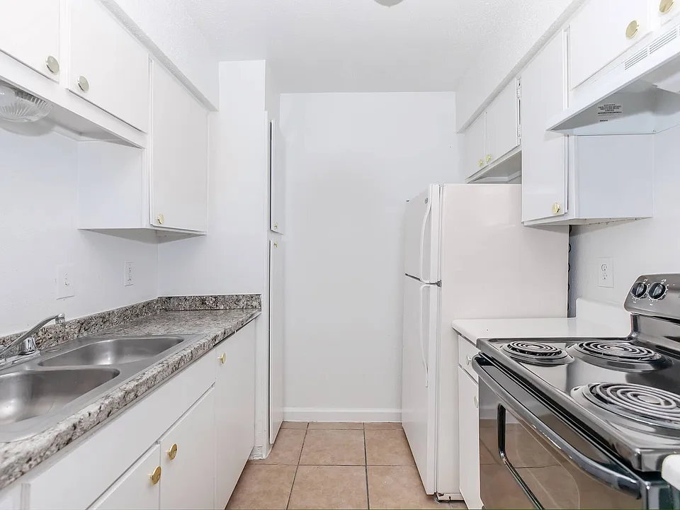 3737 Hillcroft Apartments