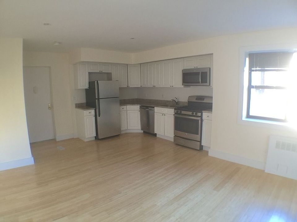 2nd image of 200 Brighton 15th St APT 2D