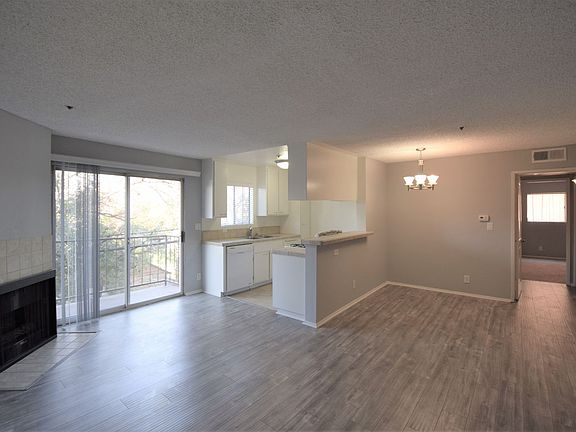 3rd image of 11505 Riverside Dr APT 205