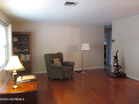 5th image of 153A Huntington Drive