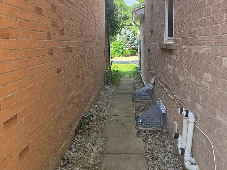 40 Brookmill Dr #LOWER LEVEL — Photo 2