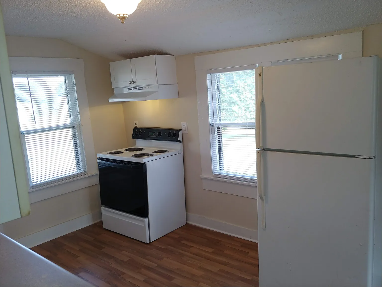 3 bed, 1000 sqft, $1,100 — Photo 3