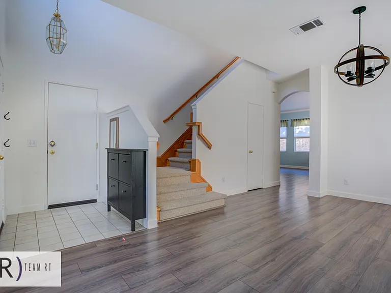 15984 Paul Ct — Photo 5