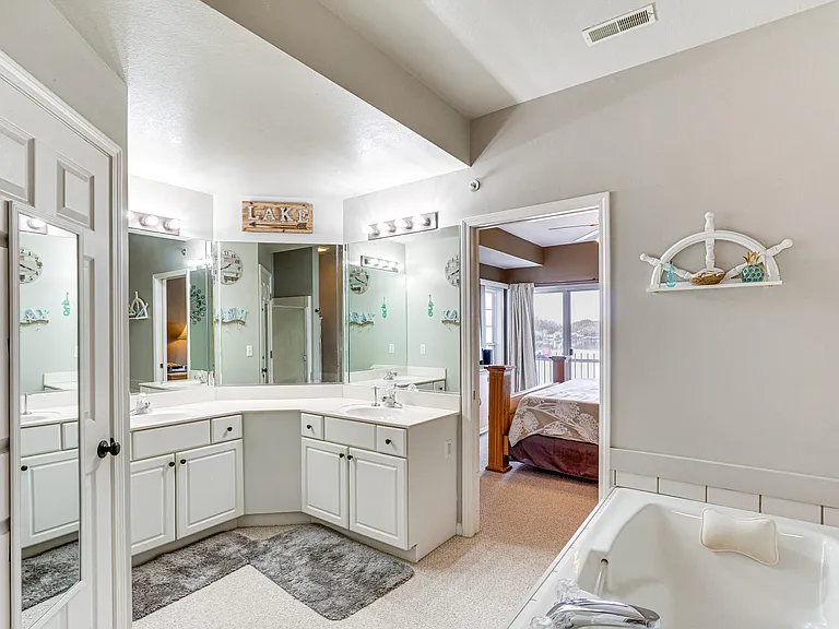 200 E Harbour Towne Dr #E203 — Photo 14