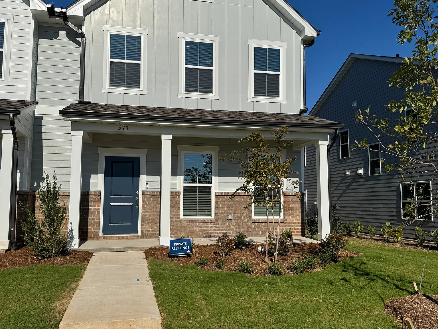 3 bed, 2.5 bath, 1955 sqft, $1,900 — Photo 1