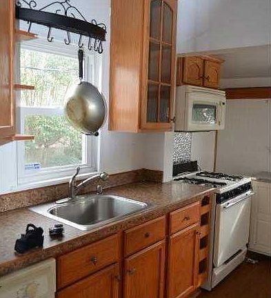 4th image of 9304 Marlow Ave