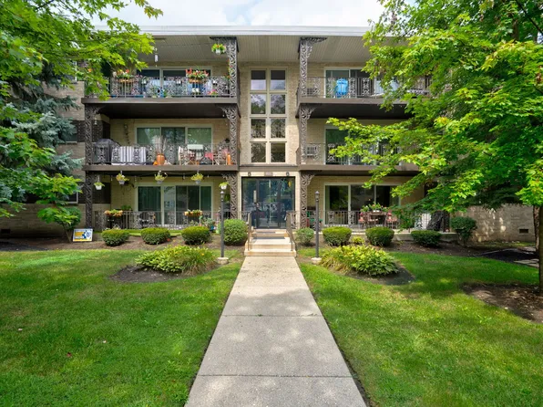 911 8th Ave APT 4, La Grange, IL 60525