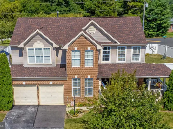 104 Rustling Leaf Pl, Kearneysville, WV 25430