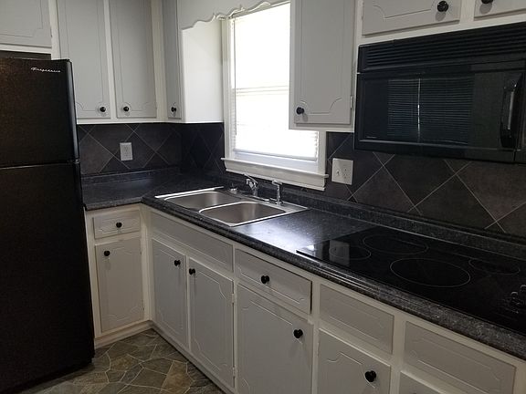 New countertop, range and si