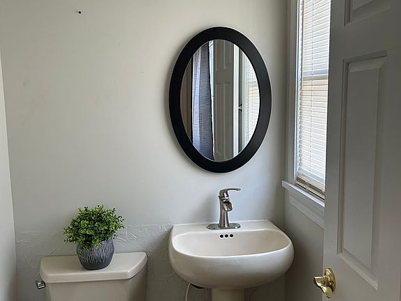 5th image of 4854 Edsal Dr