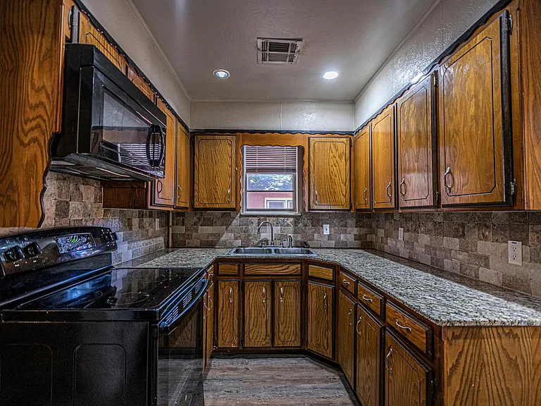 521 Park Pl — Photo 10