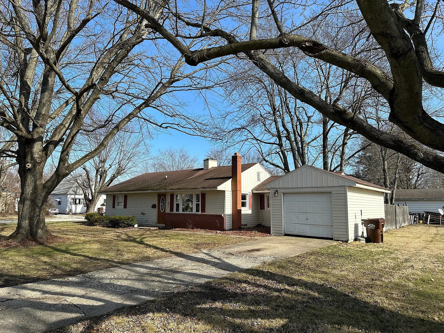 921 N Lambert St photo 1
