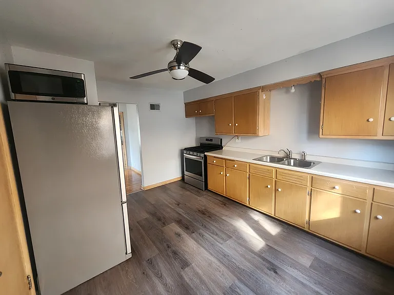 8118 W Burleigh St — Photo 3