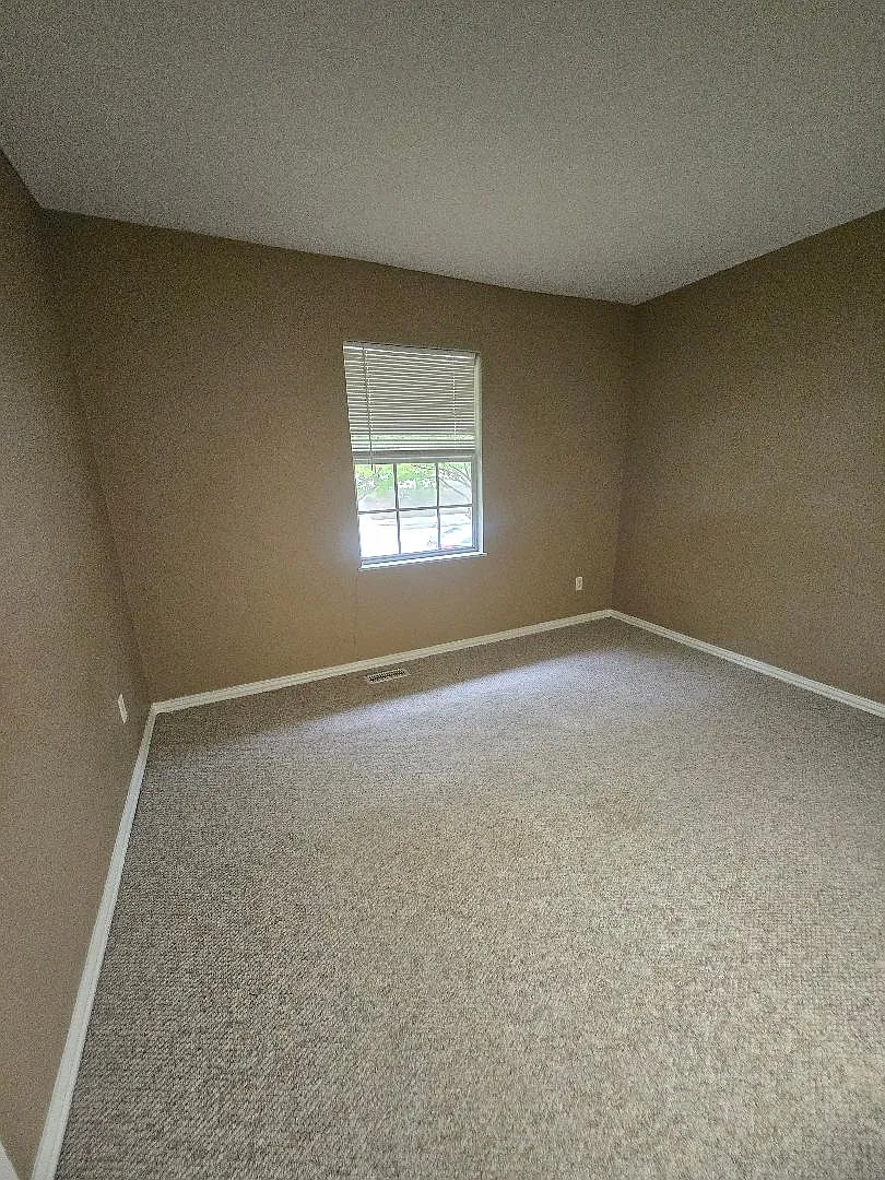 2 bed, 1100 sqft, $1,050 — Photo 4