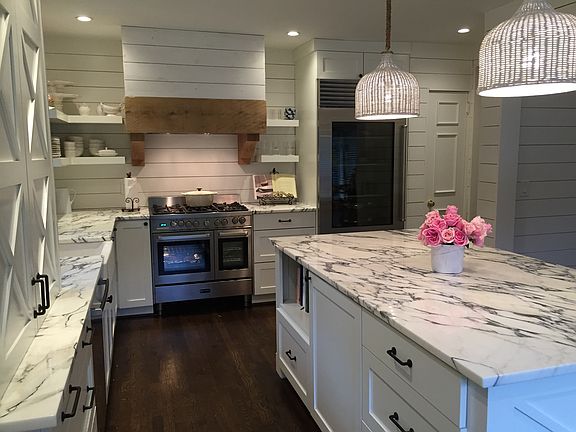 NEWLY RENOVATED KITCHEN