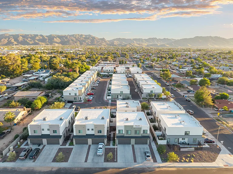 Elevate on Vineyard Townhomes — Photo 10