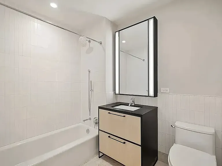 153-10 88th Ave #813 — Photo 11