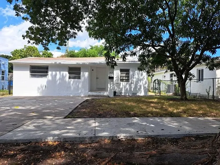 1015 NW 48th St — Photo 4