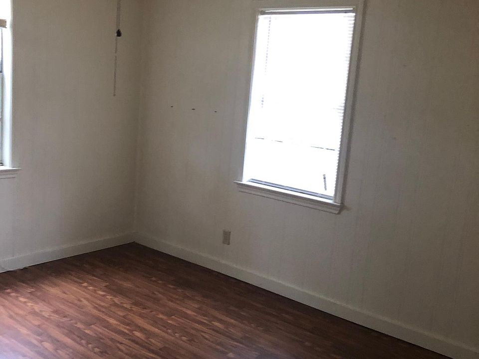 2nd image of 4109 Red Oak Ln