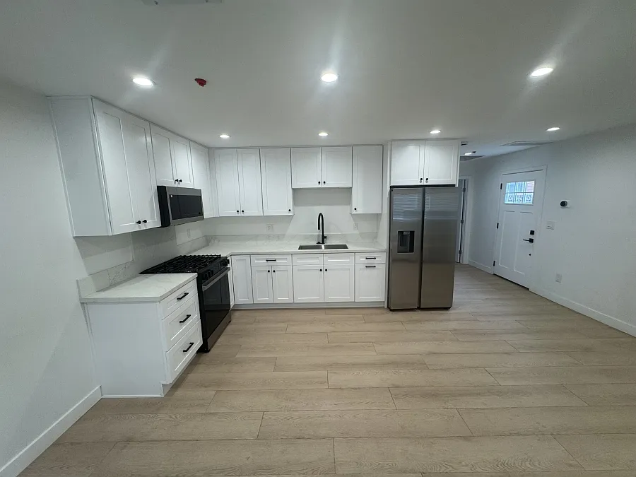 1 bed, 550 sqft, $2,100 — Photo 2