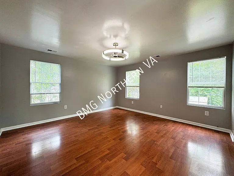 158 Baker St — Photo 15