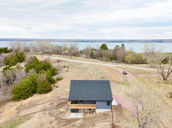 669 Oak Hills Dr, Crofton, NE 68730
