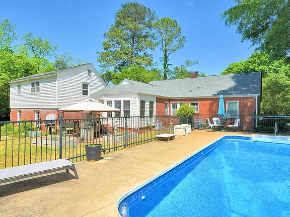 4th image of 613 Hillcrest Dr