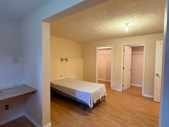 4th image of 919 Grover Ave