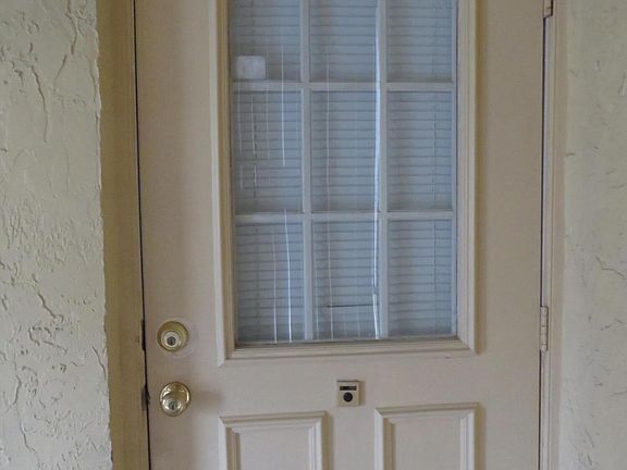 4th image of 335 PINE RIDGE Circle #D-1