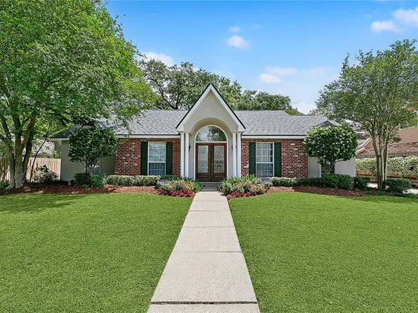 132 Brentwood Dr, Belle Chasse, LA 70037