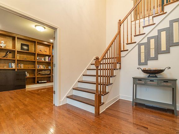 4th image of 4 Preston Ct