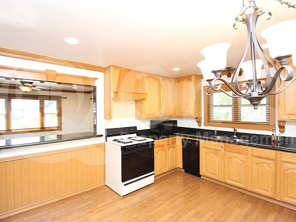 2nd image of 15 E 14th St #A