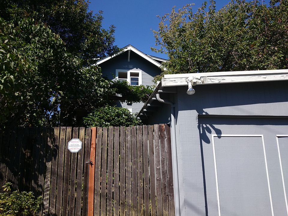 2nd image of 1711 NE Naomi Pl
