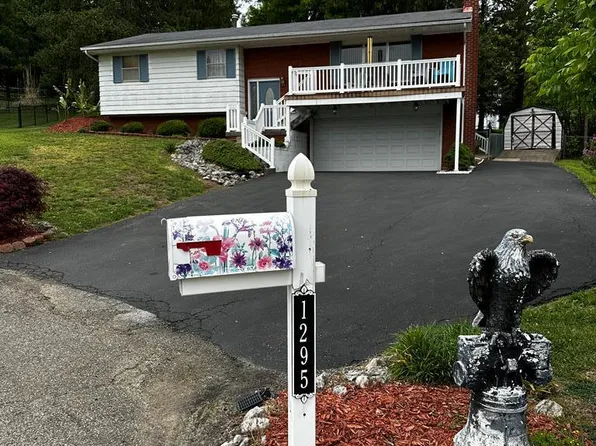 1295 Randall Dr, Chillicothe, OH 45601