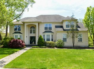 4 Tudor Dr, Farmingdale, NJ 07727