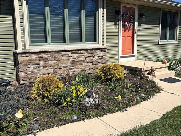2nd image of 8421 Forest Rd