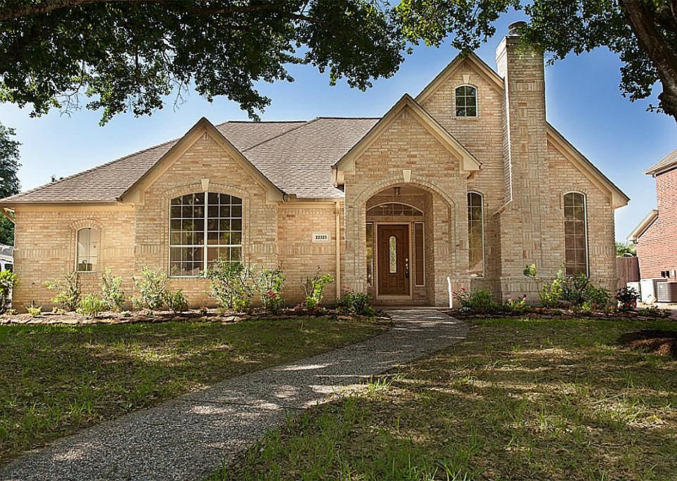 4 bed / 2.5 One Story w Detached Garage