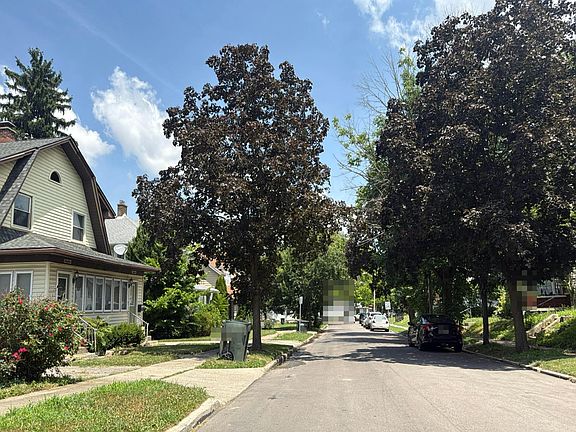 4th image of 121-123 Knecht Dr