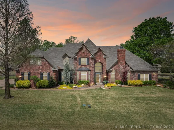 24120 S Meadowview Ct, Claremore, OK 74019
